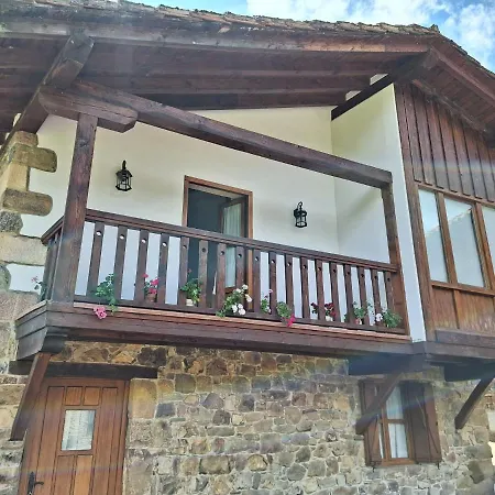 La Casa De Omi Camaleño